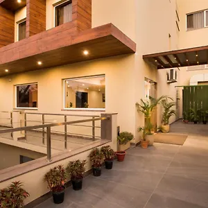 3* Hotel Silver Oak Near Medanta Medicity