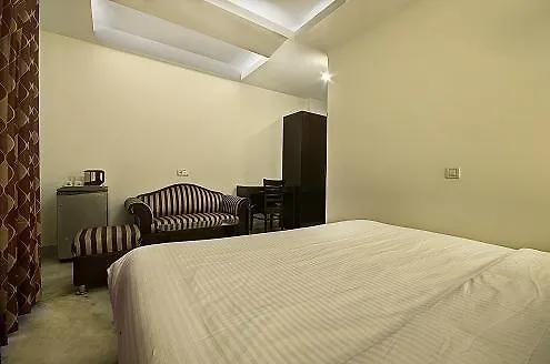 Fabhotel Mulberry Retreat Sushant Lok Gurgaon