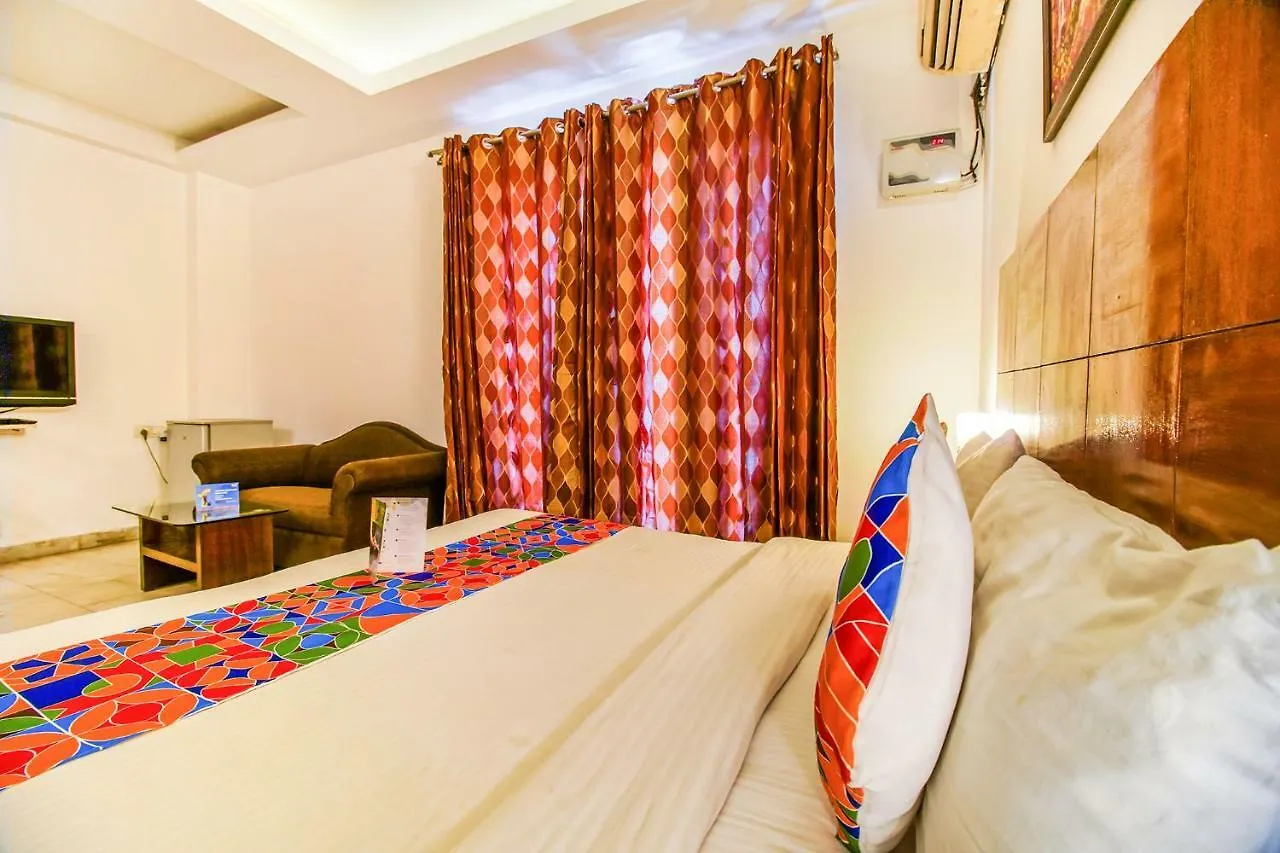 *** Hotel Fabhotel Mulberry Retreat Sushant Lok Gurgaon India